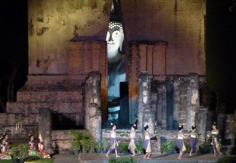 Wat Si Chum, Sukhothai, Thailand. Flickr, Ronan Crowley