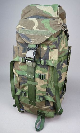 Forest_camouflage_backpack Militairia4you